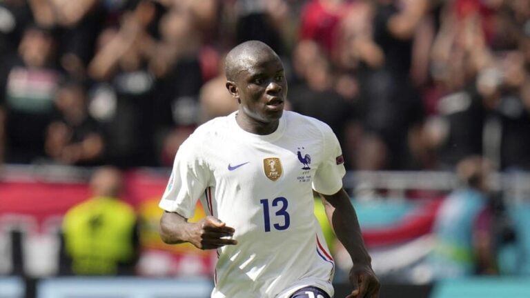 Didier Deschamps surprend avec N’Golo Kanté et Bradley Barcola : les choix audacieux pour l’Euro 2024.