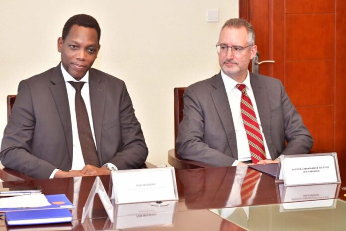 Bénin États-Unis véhicules flambant neufs APB