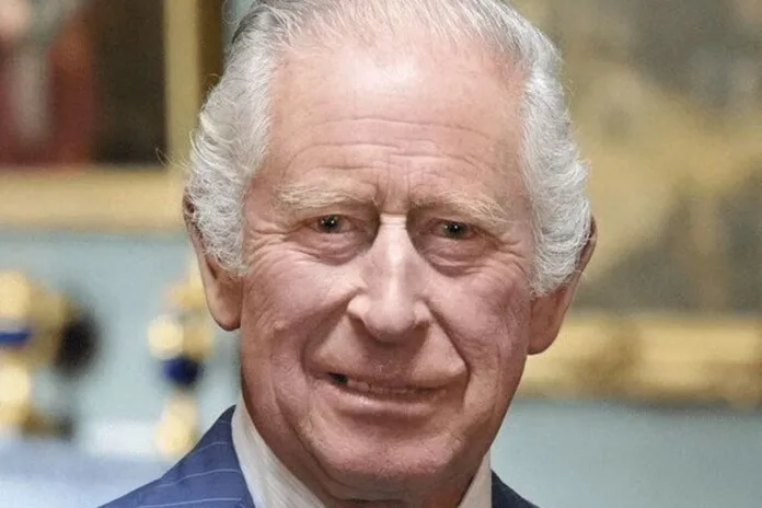 Le roi Charles annule des engagements après des effets secondaires de son traitement