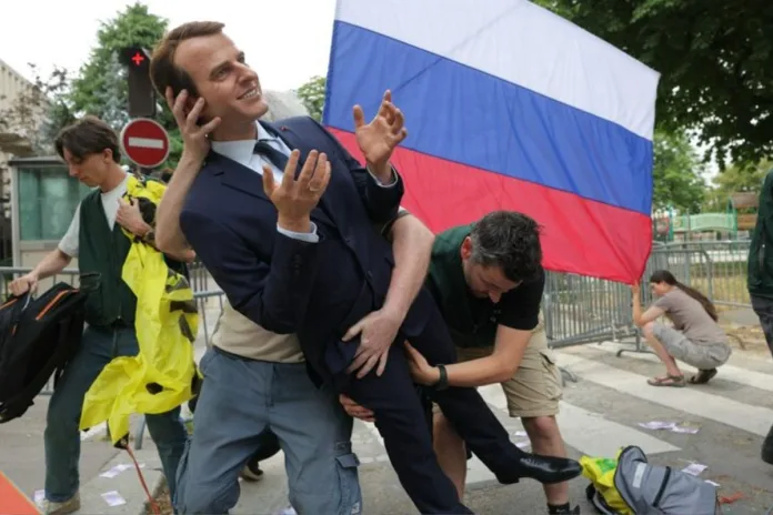 France statue Emmanuel Macron