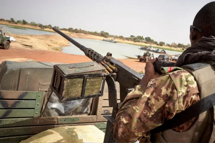 Mali terroriste camp militaire aéroport Tomboutchou