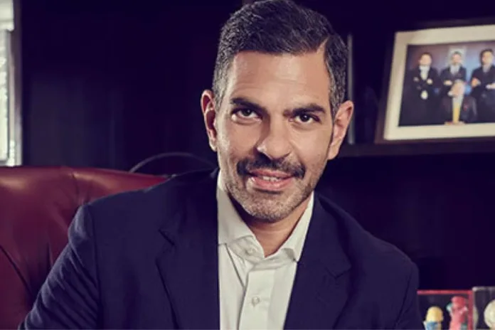 Angleterre Sunjay Kapur piqûre d’abeille