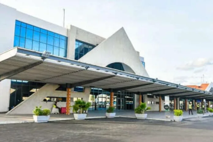 Bénin Malien faux passeport aéroport de Cotonou