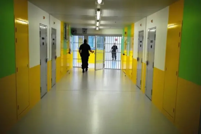 France : les détenus trois fois plus touchés par les troubles psychiatriques
