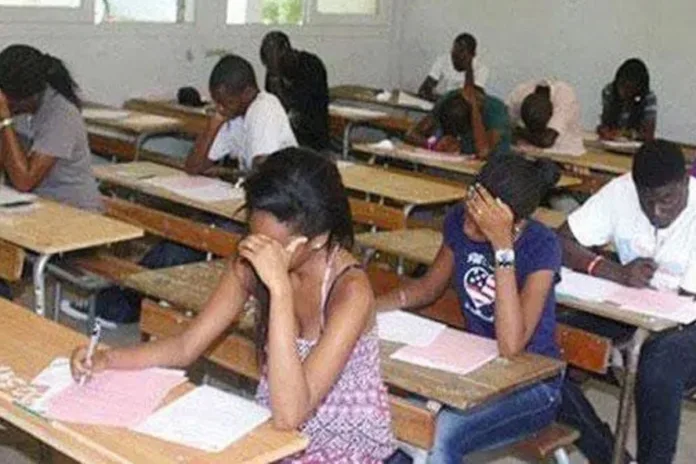 BAC 2025 Sénégal téléphones saisis slip