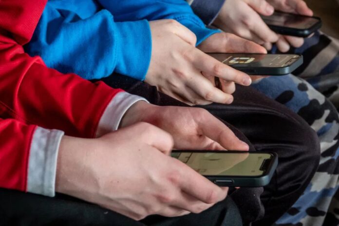 Éducation Finlande téléphone école