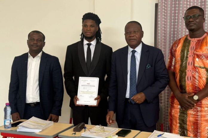 Togo : l'artiste Santrinos Raphaël décroche son Master avec mention