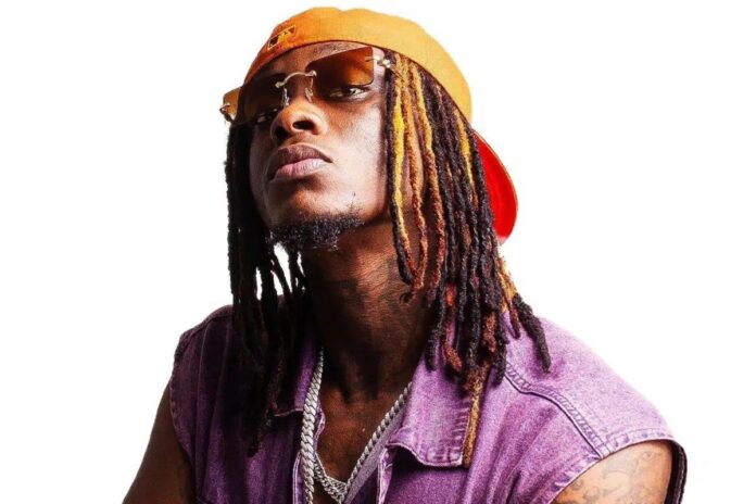 Himra : son album grimpe déjà à la 2e place sur Apple Music France