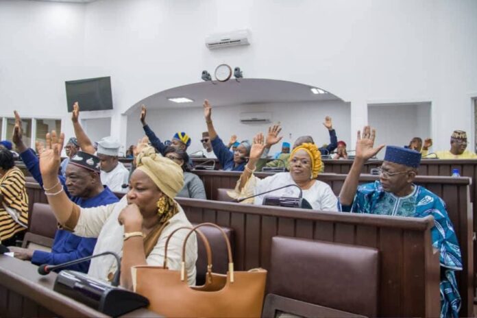 Bénin : le Parlement ouvre une enquête sur la gestion de l’eau et de l’électricité