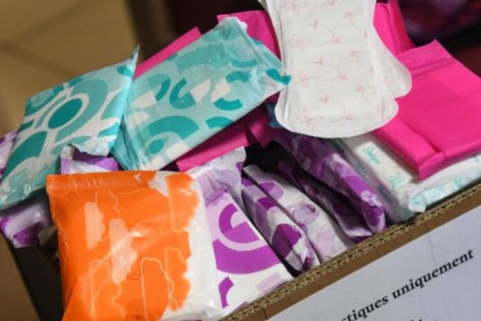 Protections menstruelles : une entreprise pousse le gouvernement à tenir sa promesse