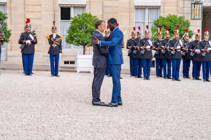 Sénégal-France : Bassirou Diomaye Faye s’entretient avec Emmanuel Macron