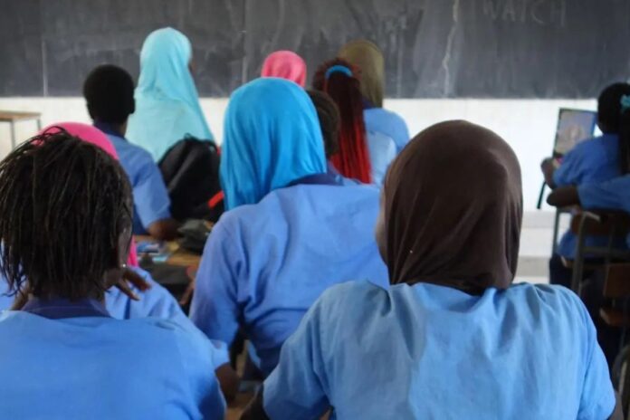 Sénégal collégienne maçon vidéos intimes