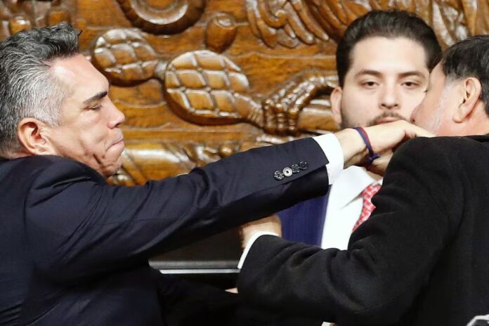 Mexique : deux sénateurs se battent après des accusations de liens avec les cartels