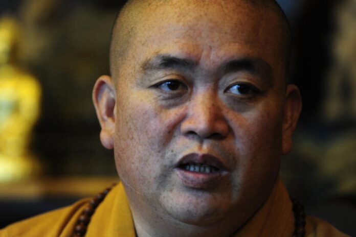 Kung-fu, sexe et argent : le moine Shaolin tombe de son trône Kung-fu, sexe argent moine Shaolin