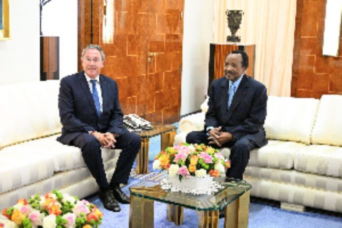 Cameroun : le président Paul Biya sort de son silence et s’affiche à nouveau Cameroun : le président Paul Biya sort de son silence et s’affiche à nouveau