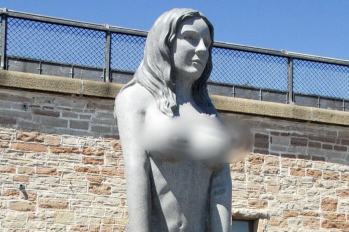 Danemark : les seins d’une statue mettent mal à l’aise Danemark seins statue