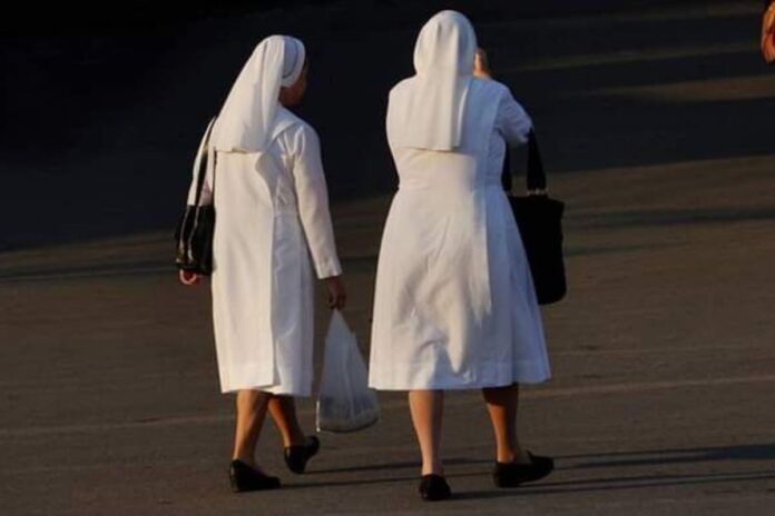 Italie : deux missionnaires italiennes rentrent enceintes d’Afrique