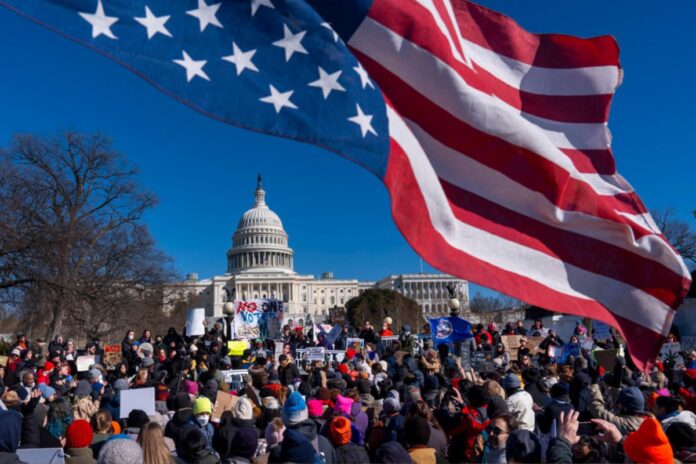 États-Unis : des centaines d’employés licenciés pour cette raison