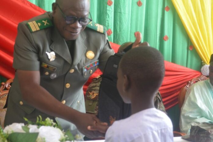 Rentrée scolaire 2025-2026 : le gouvernement accompagne les enfants de militaires tombés au front