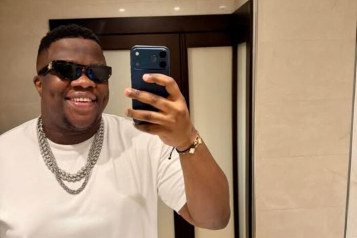 Côte d'Ivoire : Apoutchou National s’offre un iPhone 17 Pro Max 