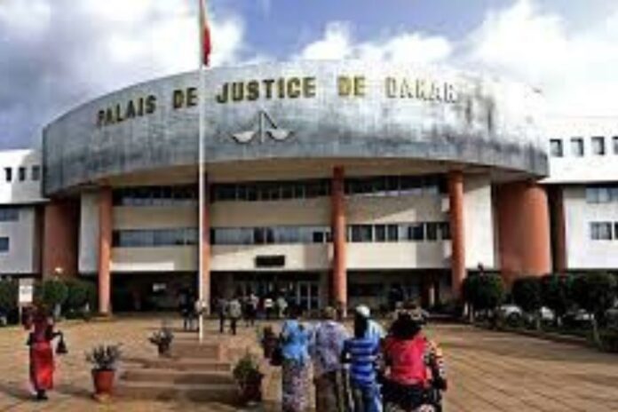 Sénégal : un fils alcoolique frappe son père et le menace avec une machette