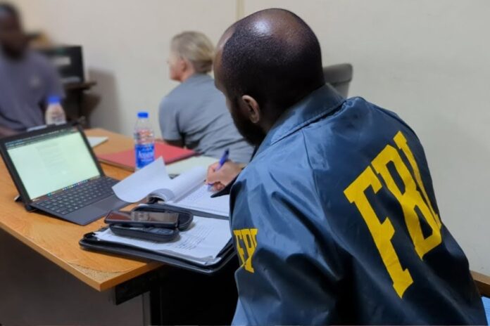 FBI : une récompense de 10 000 dollars pour retrouver un fugitif nigérian