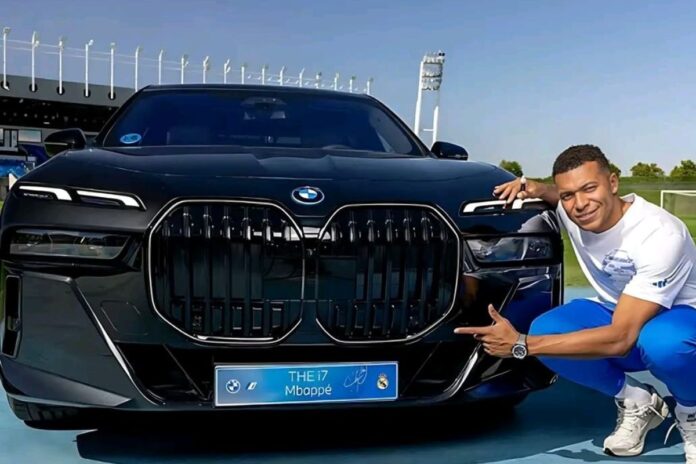 Kylian Mbappé reçoit une BMW avec le Real… mais n’a pas le permis !