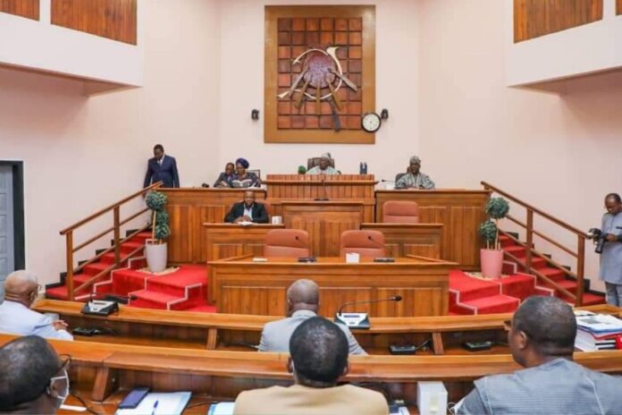 Bénin-Comprendre la création du Sénat : les raisons avancées par les auteurs de la réforme Bénin-Comprendre la création du Sénat : les raisons avancées par les auteurs de la réforme