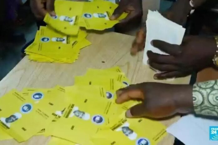 Présidentielle du 12 octobre 2025 : la longue attente commence pour les Camerounais Présidentielle du 12 octobre 2025 : la longue attente commence pour les Camerounais