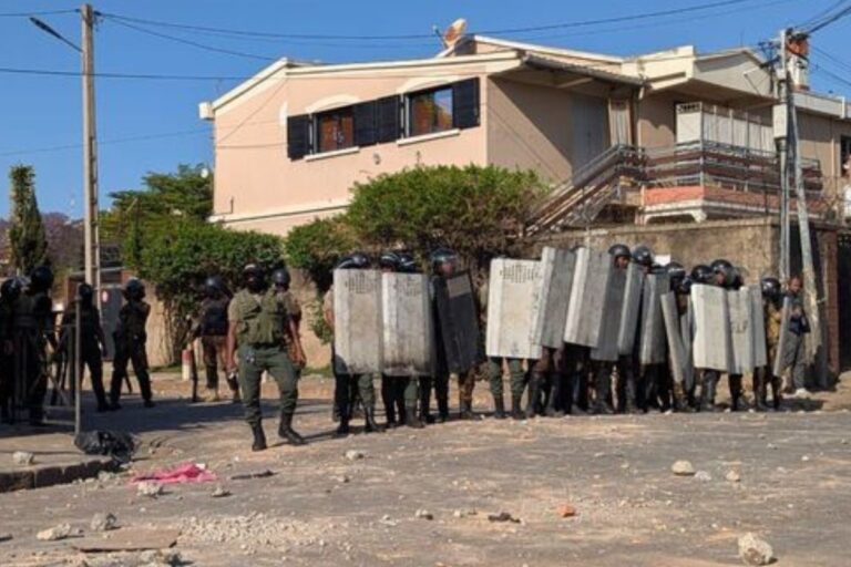 Ça chauffe à Madagascar : les habitants d’Antananarivo manifestent à nouveau