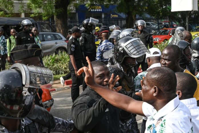 Côte d'Ivoire : des cadres des principaux partis d’opposition convoqués par la police