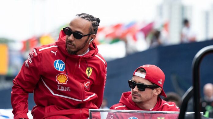Solidarité totale chez Ferrari : les critiques d’Elkann rapprochent Hamilton et Leclerc