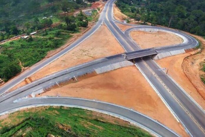 Cameroun : l’État obtient 154,4 milliards FCFA pour un projet autoroutier lancé il y a 11 ans
