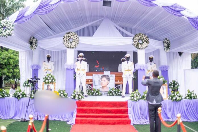 RDC : la nation rend hommage à Bonnette Élombe, la 