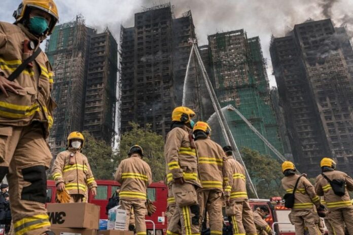 Chine : le terrible incendie de Hong Kong fait 128 morts et 200 disparus
