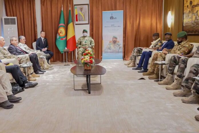 Mali-Russie : Assimi Goïta échange avec des émissaires militaires russes