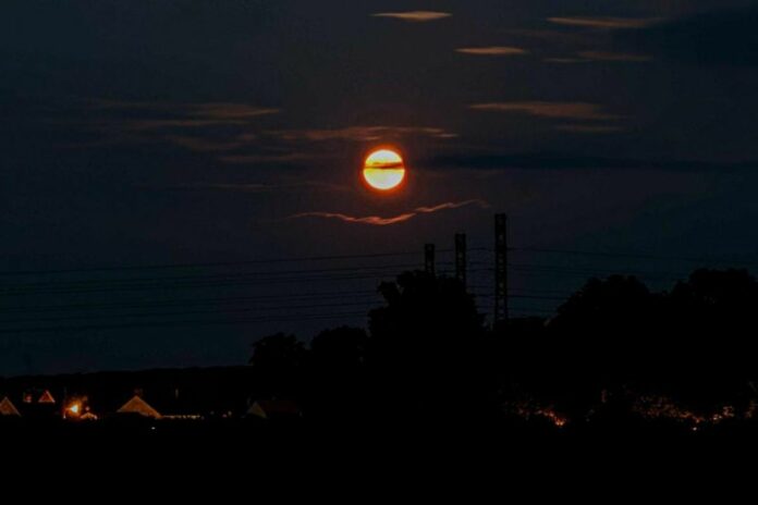 Dans cette localité, les habitants devront attendre 2026 avant de revoir le soleil