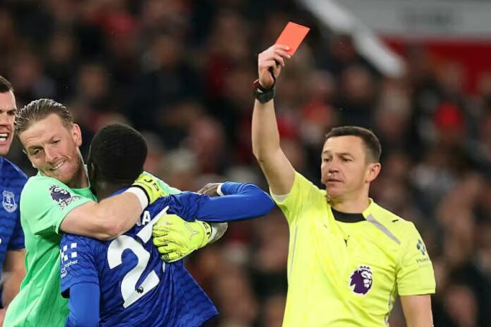 Manchester United secoué : Idrissa Gana Guèye expulsé pour avoir giflé un coéquipier