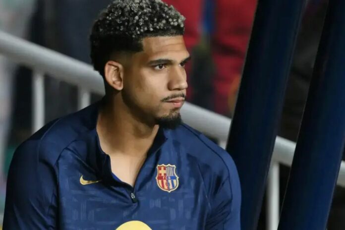 Football : Ronald Araujo fait un choix difficile