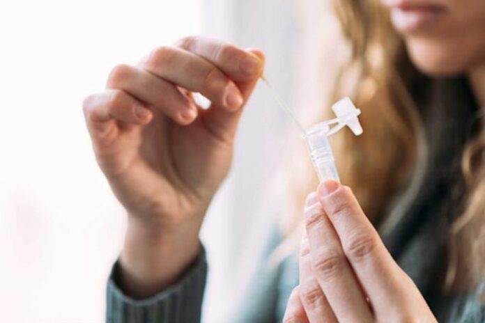 Grippe et Covid-19 : un nouvel autotest combiné désormais disponible en pharmacie