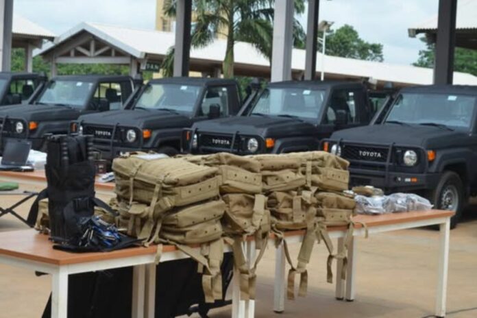 Lutte antiterroriste : les États-Unis offrent plus d’un milliard de FCFA d’équipements militaires au Bénin