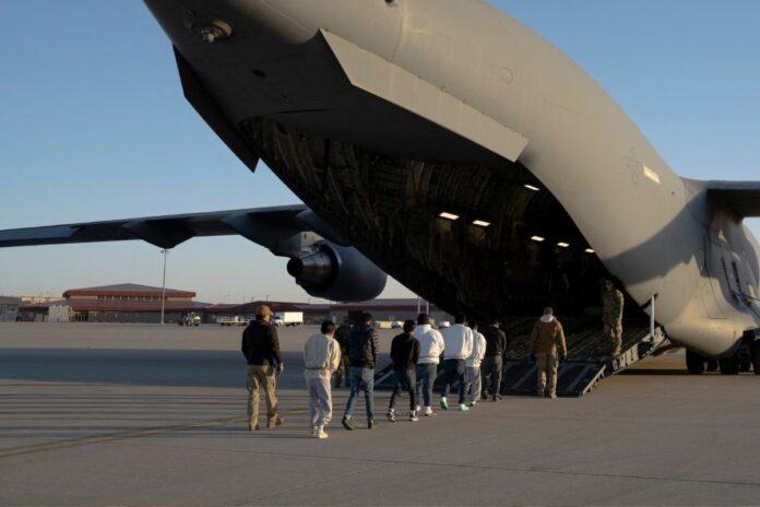 États-Unis : l’administration Trump achète ses propres avions pour accélérer les expulsions