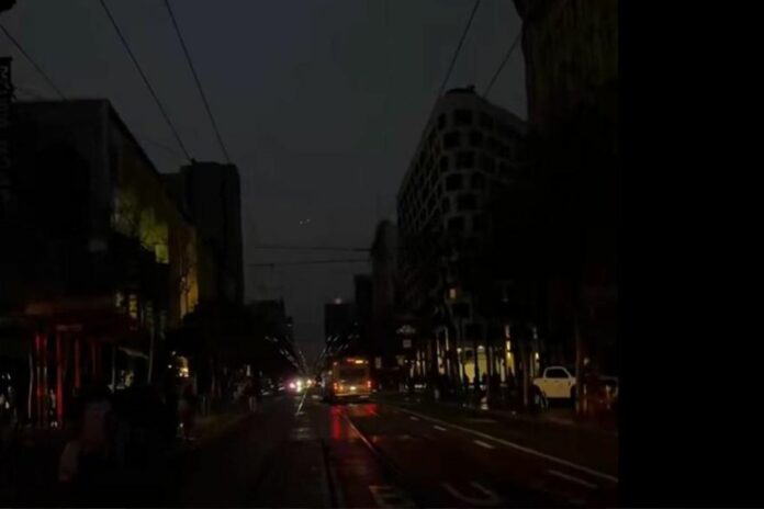 États-Unis : 130 000 habitants de San Francisco plongés dans le noir