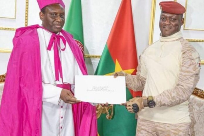 Burkina Faso : Éric Soviguidi présente officiellement ses lettres de créance