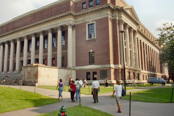 Les universités qui ont formé le plus de milliardaires dans le monde (liste)