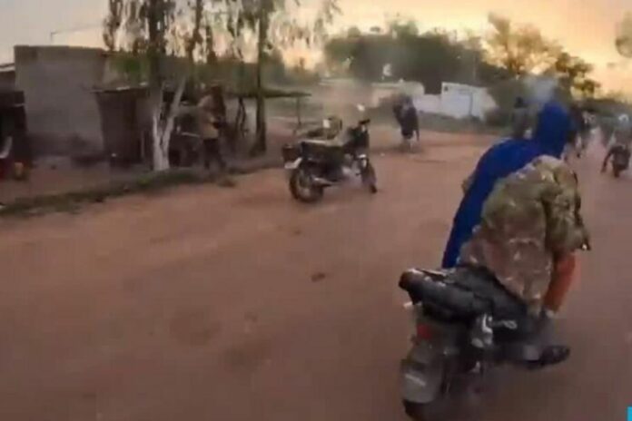 Mali : nouvelle vague d’attaques du JNIM et arrivée de citernes à Bamako