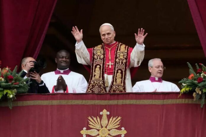 Noël au Vatican : pour sa première bénédiction « Urbi et Orbi », Léon XIV appelle à faire taire les armes