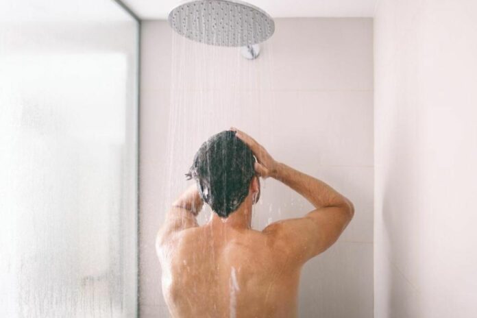 Voici la fréquence optimale des douches à connaître pour vieillir en bonne santé