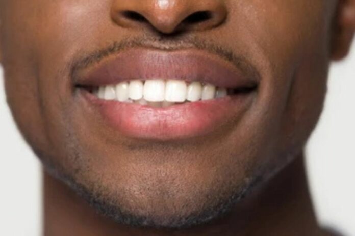 Adieu les caries ! Cette découverte pourrait révolutionner votre brosse à dents