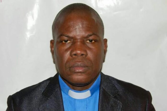 Ariel Sheney frappé par un nouveau deuil : son père décède quelques jours après la disparition de son épouse